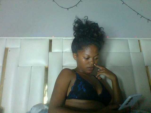 Laluna2 live cam on BongaCams