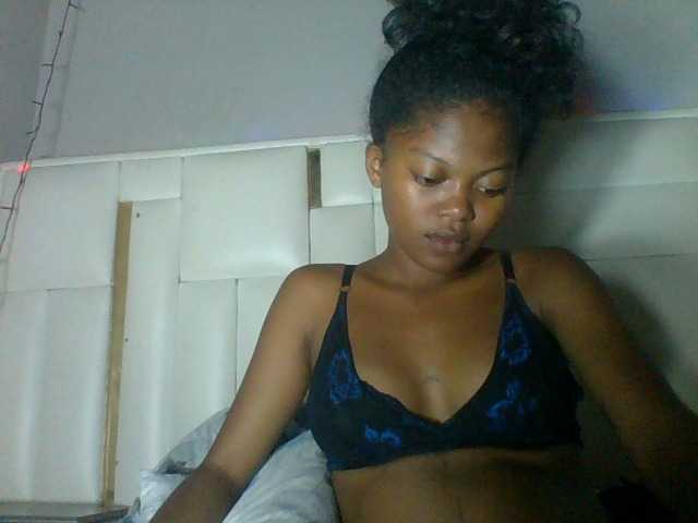 Laluna2 live cam on BongaCams