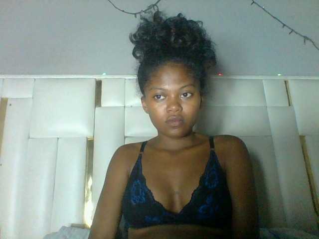 Laluna2 live cam on BongaCams
