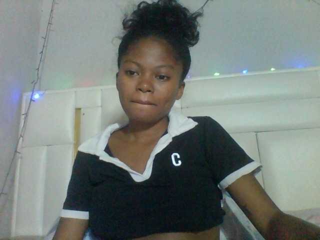 Laluna2 live cam on BongaCams