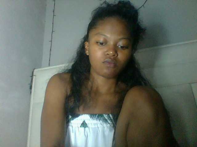 Laluna2 live cam on BongaCams