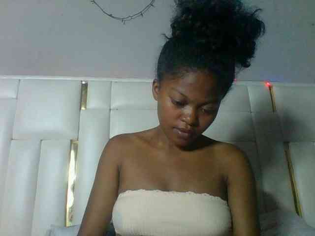 Laluna2 Live Webcam on BongaCams