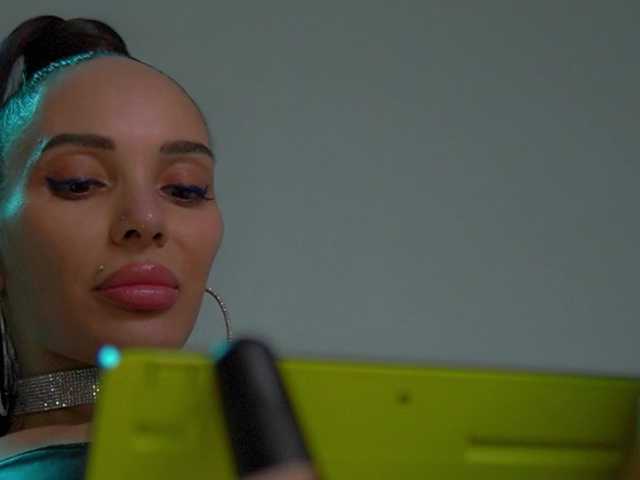 Live трансляция MilaMistressX - slutnetki.online