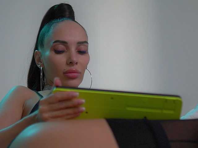 MilaMayy live cam