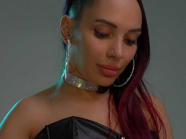 go to chat with MilaMistressX