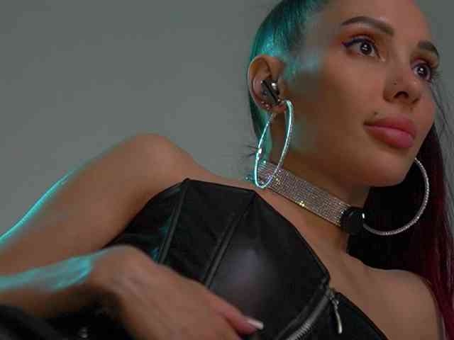 Model: MilaMistressX