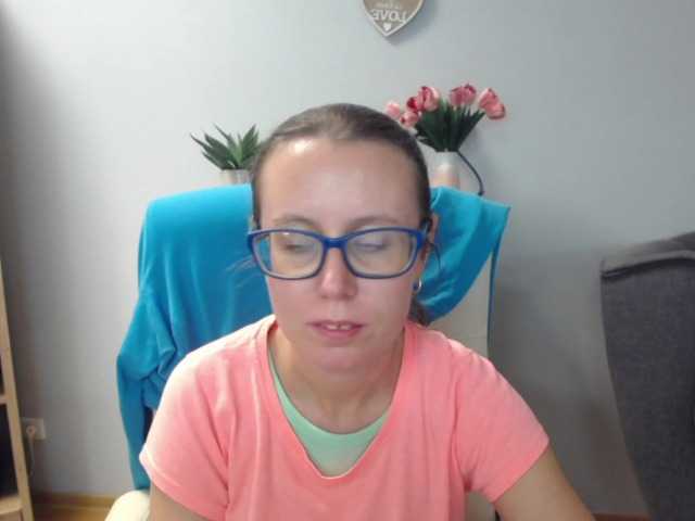 le modèle sparkleLizzy est en webcam porno dans un show sur le site bongacams, il possède les tags suivants: White/Caucasian,Brunette,Shaved