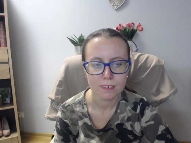 sparkleLizzy, live now on BongaCams