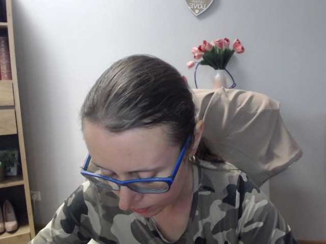 sparkleLizzy, live now on BongaCams