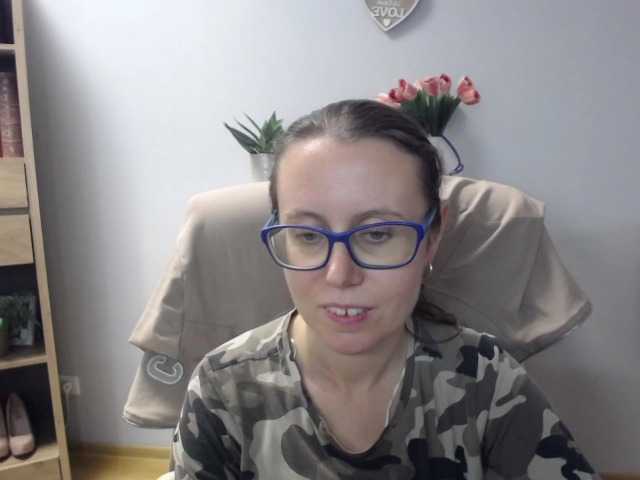 sparkleLizzy, live now on BongaCams