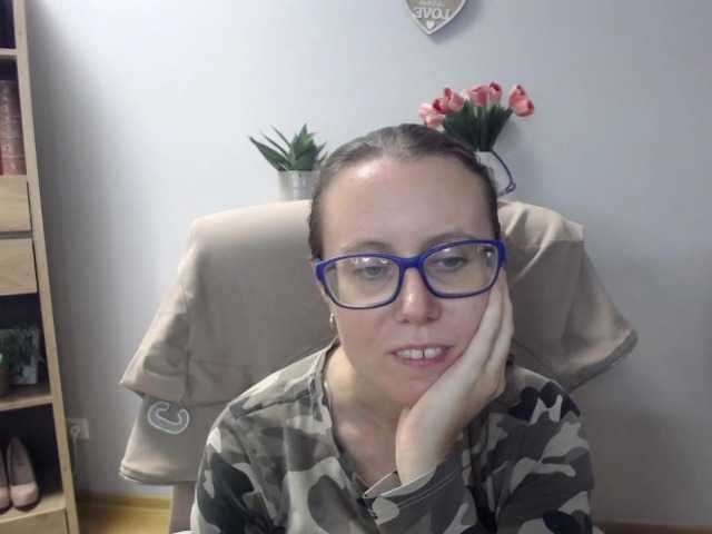 sparkleLizzy, en directo ahora en BongaCams