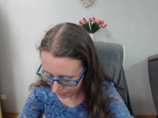le modèle sparkleLizzy est en webcam porno dans un show sur le site bongacams, il possède les tags suivants: White/Caucasian,Brunette,Shaved