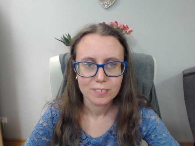 le modèle sparkleLizzy est en webcam porno dans un show sur le site bongacams, il possède les tags suivants: White/Caucasian,Brunette,Shaved