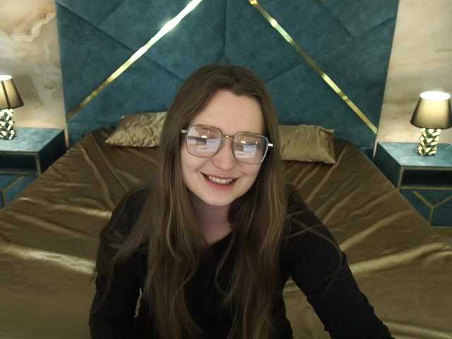MagikPeachh live cam on BongaCams