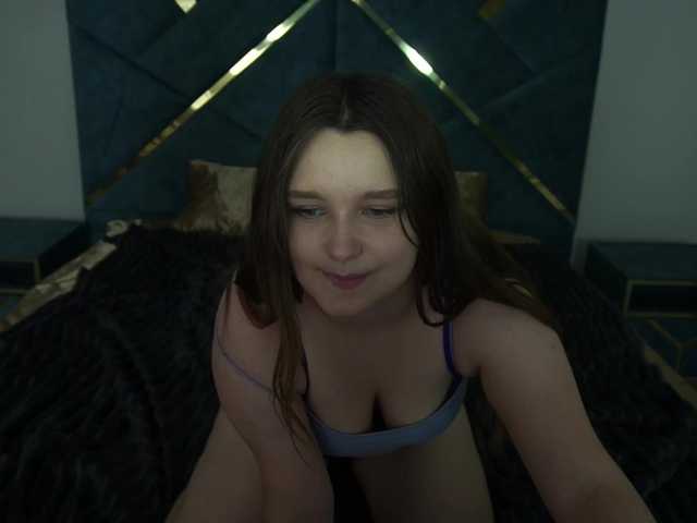 MagikPeachh live cam on BongaCams