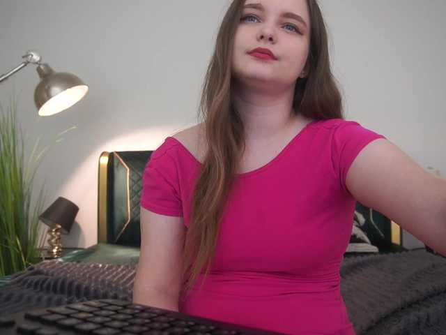 MagikPeachh live cam on BongaCams