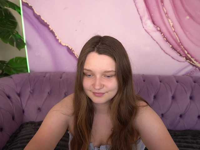 MagikPeachh live webcam show