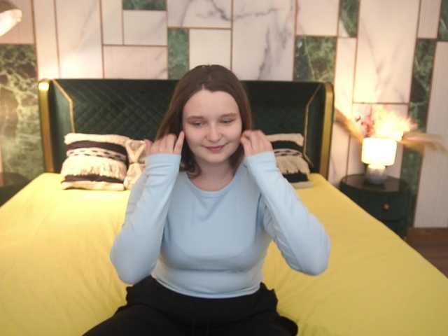 MagikPeachh live cam on BongaCams