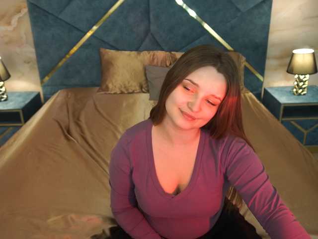 MagikPeachh live cam on BongaCams