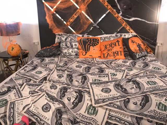 MagikPeachh live cam on BongaCams