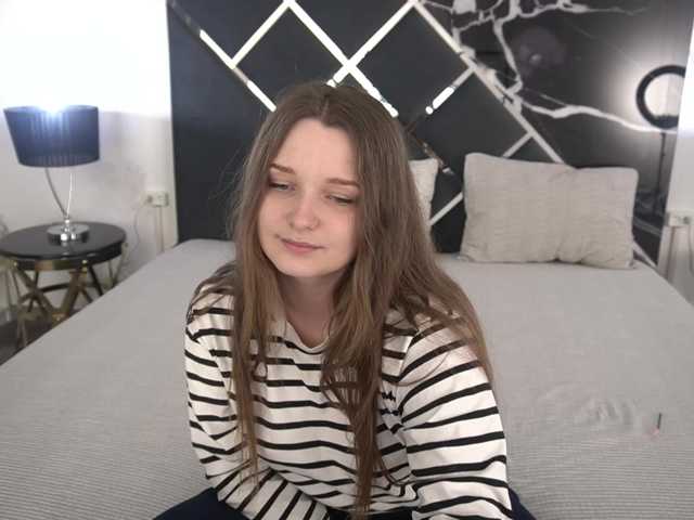 MagikPeachh live cam on BongaCams