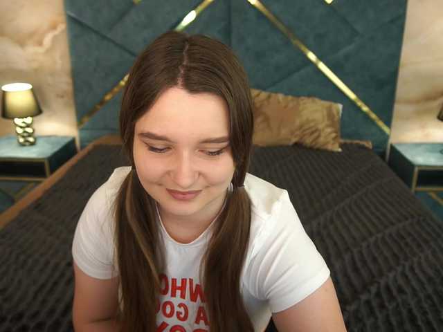 MagikPeachh live cam on BongaCams