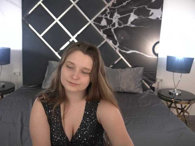 MagikPeachh live cam on BongaCams