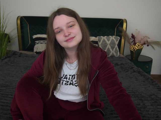 MagikPeachh live cam on BongaCams
