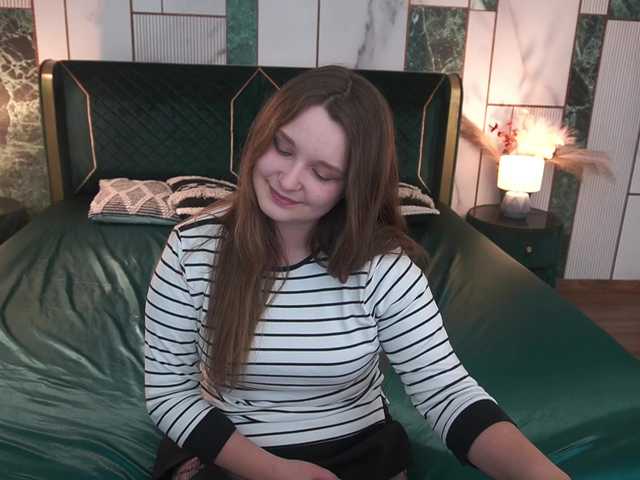 MagikPeachh live cam preview