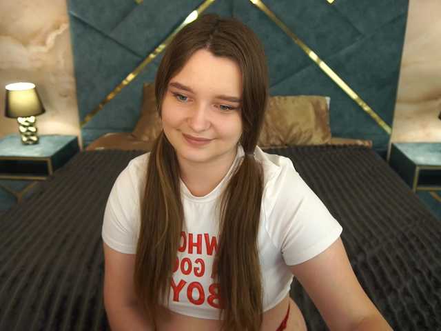 MagikPeachh live cam on BongaCams