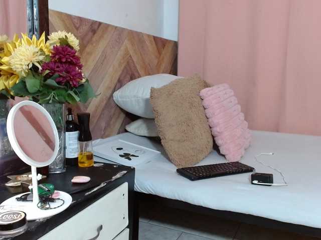idalisVanucci live cam on BongaCams