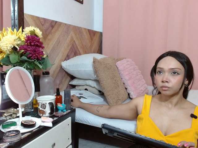 idalisVanucci live cam on BongaCams
