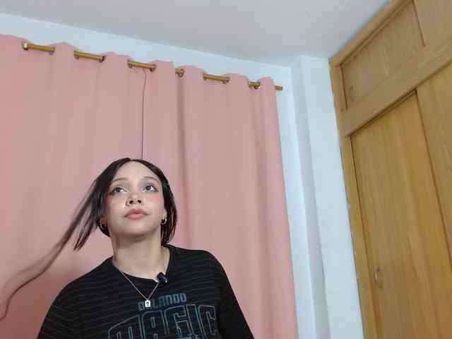 idalisVanucci webcam