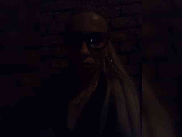 Model: Lauries