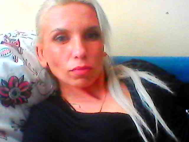 Model: Lauries
