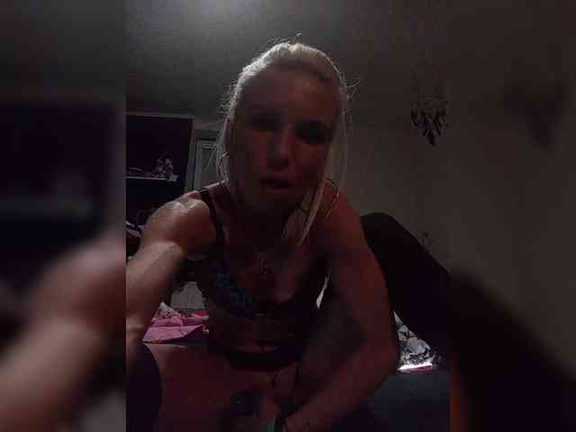 Model: Lauries