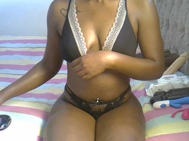 Alexa3909 live cam on BongaCams