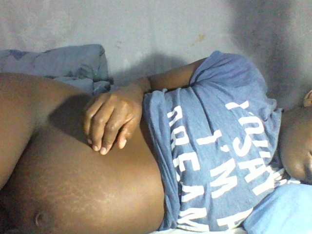 african-pussy1 live cam on BongaCams