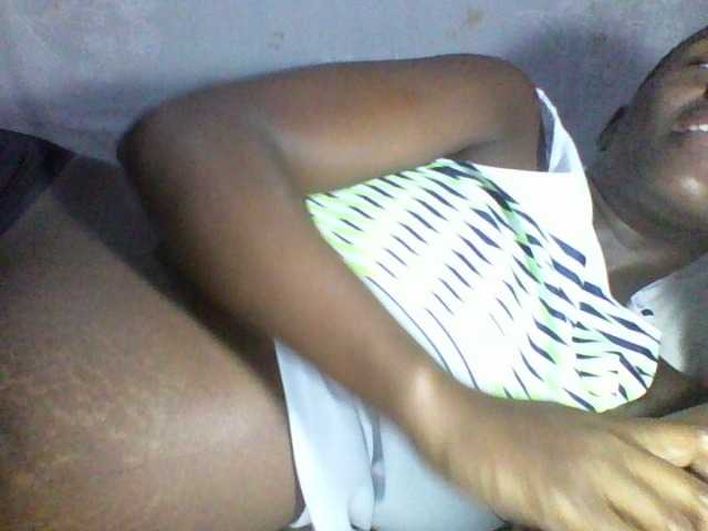 african-pussy1 live cam on BongaCams