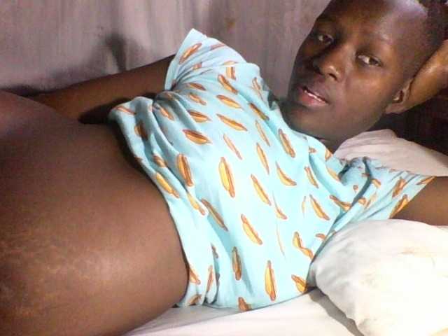 african-pussy1 live cam on BongaCams