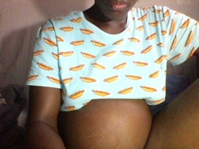 african-pussy1 live cam on BongaCams