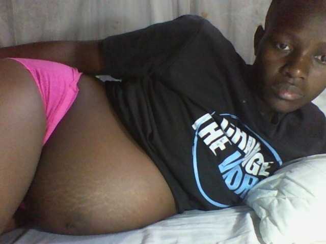 african-pussy1 live cam on BongaCams