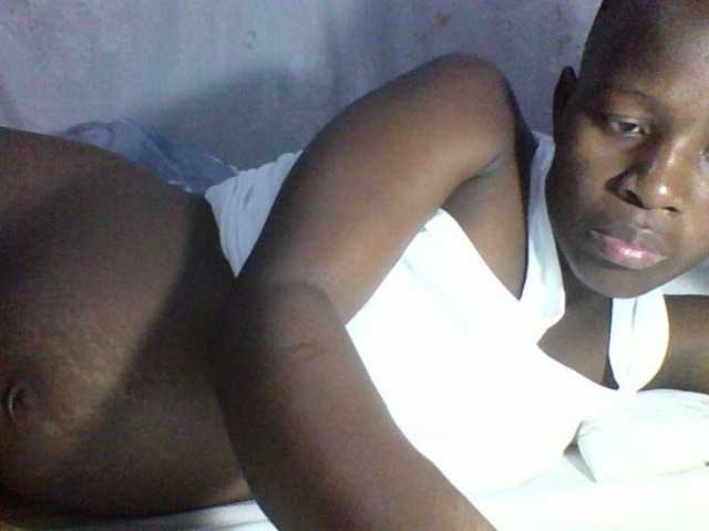 african-pussy1 live cam on BongaCams