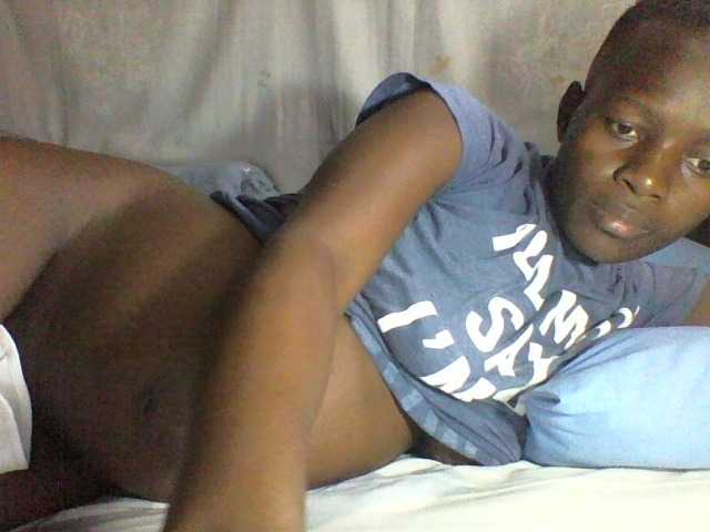 african-pussy1 live cam on BongaCams