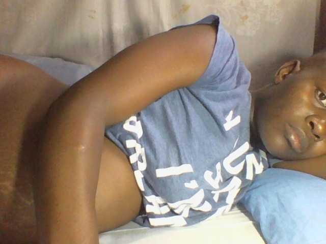 african-pussy1 live cam on BongaCams