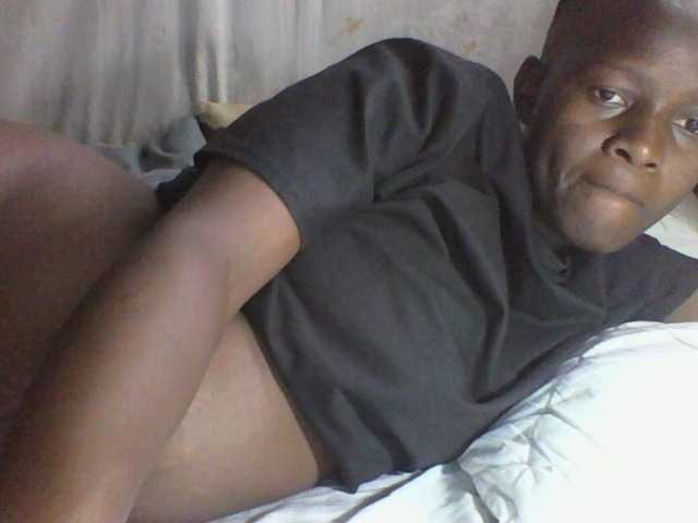 african-pussy1 live cam on BongaCams