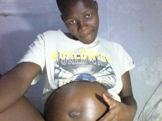 african-pussy1 live cam on BongaCams