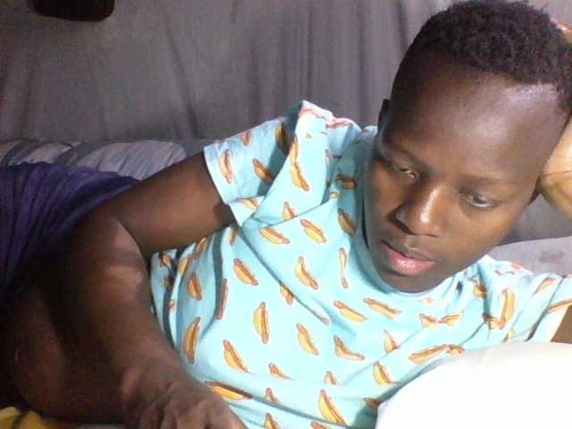 african-pussy1 live cam on BongaCams