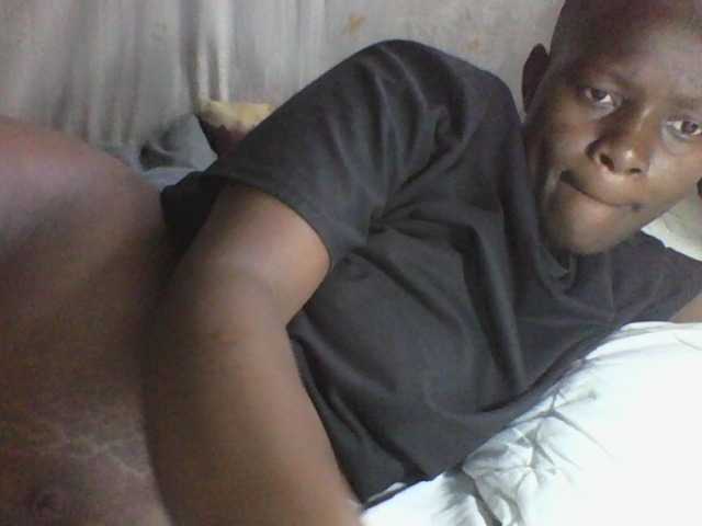 african-pussy1 live cam on BongaCams