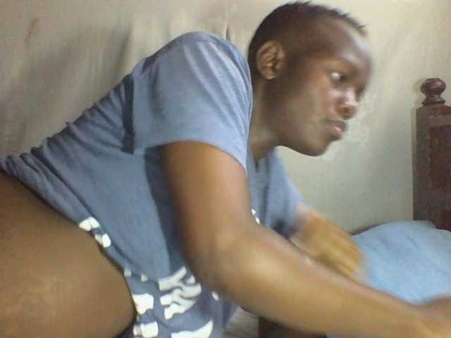 african-pussy1 live cam on BongaCams